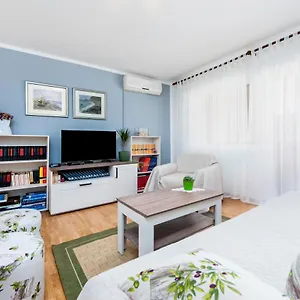 https://apartman-oly.in-istria.net